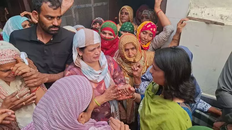 तीन सदस्यीय बोर्ड ने PGIMS रोहतक में एएसआई संदीप का पोस्टमार्टम किया तीन सदस्यीय बोर्ड ने PGIMS रोहतक में एएसआई संदीप का पोस्टमार्टम किया