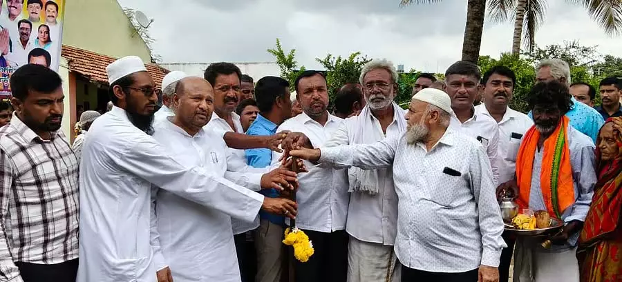 Harohalli : दलितों ने कब्रिस्तान मुद्दे के समाधान की मांग की Harohalli : दलितों ने कब्रिस्तान मुद्दे के समाधान की मांग की