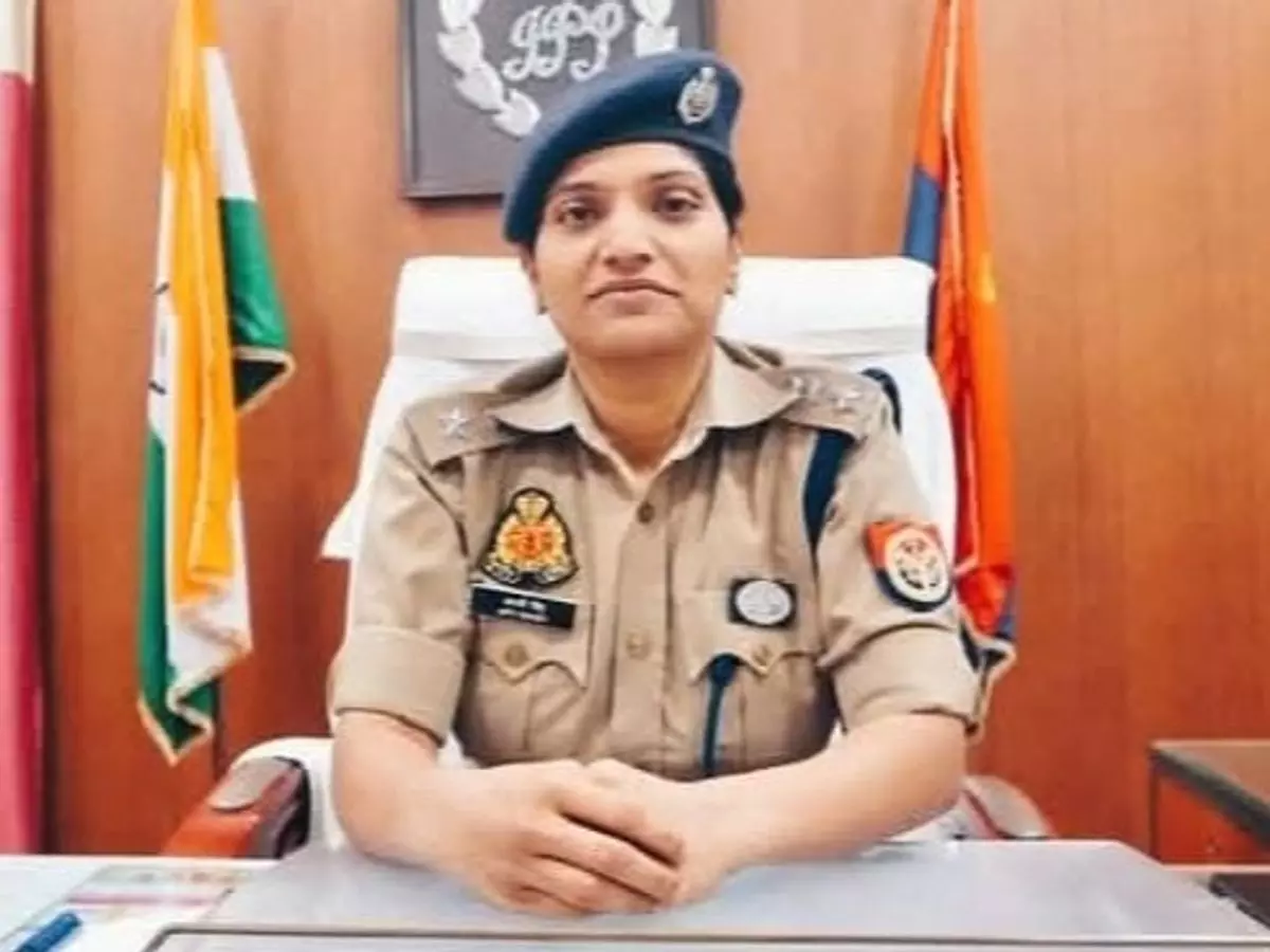 Farrukhabad: फतेहगढ़ एसपी आरती सिंह ने कायमगंज कोतवाल को किया निलंबित Farrukhabad: फतेहगढ़ एसपी आरती सिंह ने कायमगंज कोतवाल को किया निलंबित