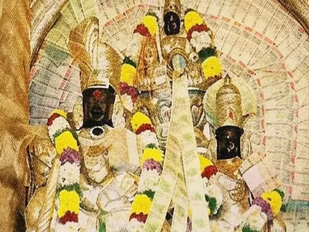 इस मंदिर में एक साथ विराजमान हैं मां लक्ष्मी और भगवान कुबेर, दर्शन मात्र से ही दूर होती है आर्थिक परेशानी इस मंदिर में एक साथ विराजमान हैं मां लक्ष्मी और भगवान कुबेर, दर्शन मात्र से ही दूर होती है आर्थिक परेशानी