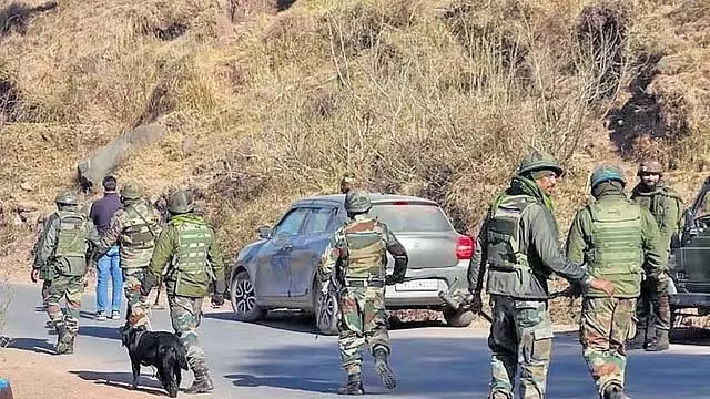 Assam: संदिग्ध आतंकवादी हमला, तीन सैनिक घायल Assam: संदिग्ध आतंकवादी हमला, तीन सैनिक घायल