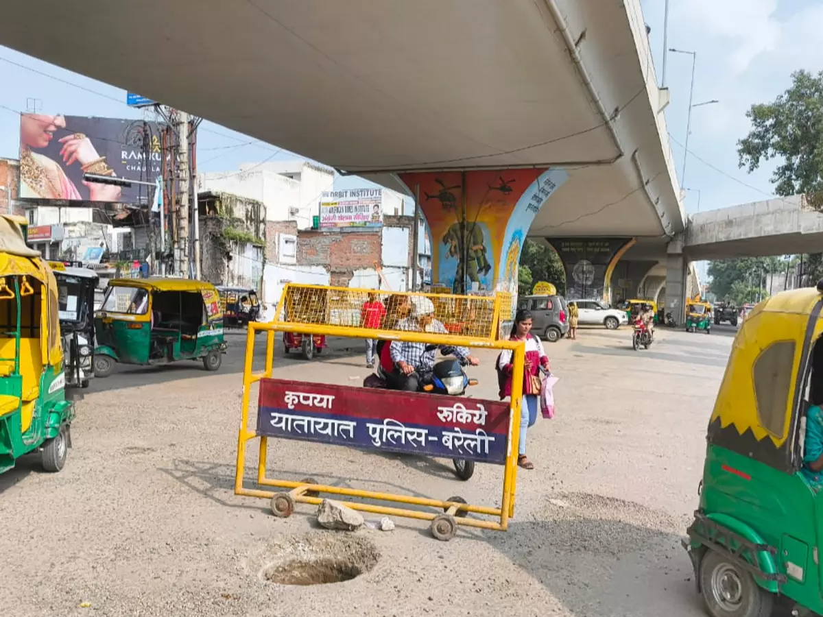 Bareilly: शहर में ट्रैफिक डायवर्जन लागू, पुलिस ने जारी की एडवाइजरी Bareilly: शहर में ट्रैफिक डायवर्जन लागू, पुलिस ने जारी की एडवाइजरी