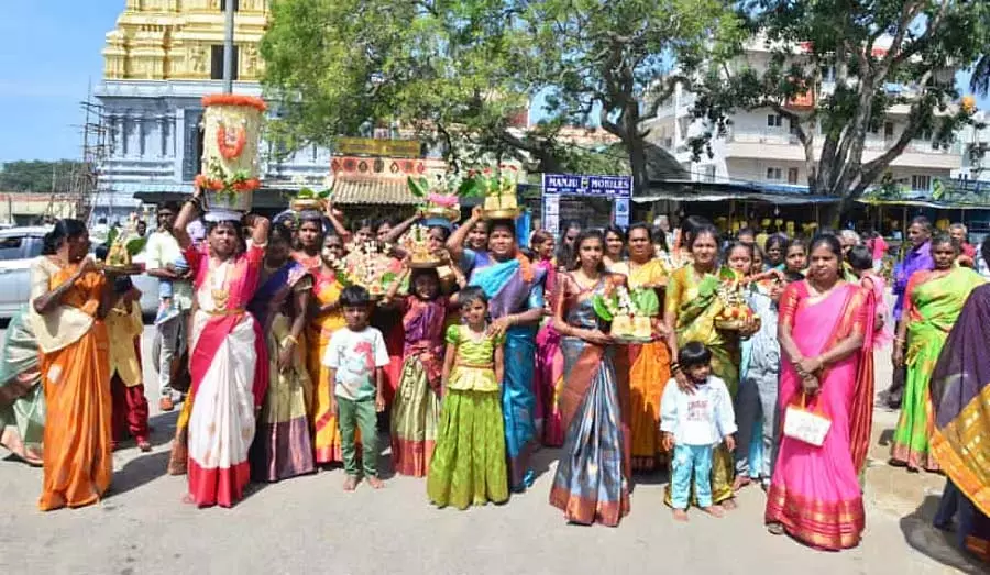 Malur : चिक्का तिरुपति का भव्य दीपोत्सव Malur : चिक्का तिरुपति का भव्य दीपोत्सव