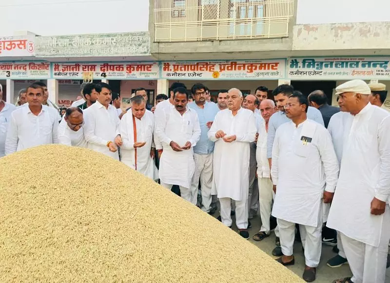 Haryana : हुड्डा ने गोहाना मंडी का दौरा किया, किसानों के मुद्दे उठाए Haryana : हुड्डा ने गोहाना मंडी का दौरा किया, किसानों के मुद्दे उठाए