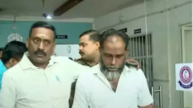 kerala: बुजुर्ग महिला की चेन छीनने के आरोप में एसडीपीआई कार्यकर्ता गिरफ्तार kerala: बुजुर्ग महिला की चेन छीनने के आरोप में एसडीपीआई कार्यकर्ता गिरफ्तार