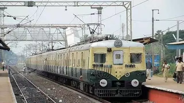 Tamil Nadu : 20 अक्टूबर दिवाली पर सबअर्बन ट्रेनें रविवार के शेड्यूल के अनुसार चलेंगी Tamil Nadu : 20 अक्टूबर दिवाली पर सबअर्बन ट्रेनें रविवार के शेड्यूल के अनुसार चलेंगी