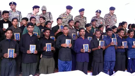 पिछले तीन दिन में 405 नक्सलियों ने डाले हथियार, नक्सलवाद का अंत अब बेहद नजदीक दिख रहा पिछले तीन दिन में 405 नक्सलियों ने डाले हथियार, नक्सलवाद का अंत अब बेहद नजदीक दिख रहा