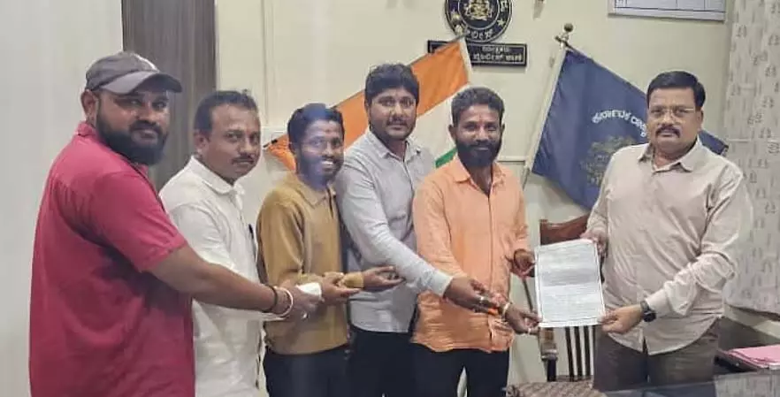 Karnataka : पटाखों की बिक्री पर रोक लगाने की मांग Karnataka : पटाखों की बिक्री पर रोक लगाने की मांग