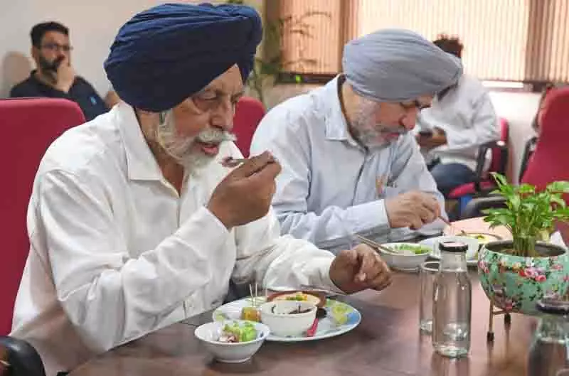 Ludhiana: पशु चिकित्सालय में विश्व खाद्य दिवस समारोह का विषय दूध और बाजरे के माध्यम से पोषण रहा Ludhiana: पशु चिकित्सालय में विश्व खाद्य दिवस समारोह का विषय दूध और बाजरे के माध्यम से पोषण रहा
