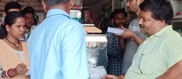 मिठाई दुकानों और रेस्टोरेंट्स में छापेमारी हुई मिठाई दुकानों और रेस्टोरेंट्स में छापेमारी हुई