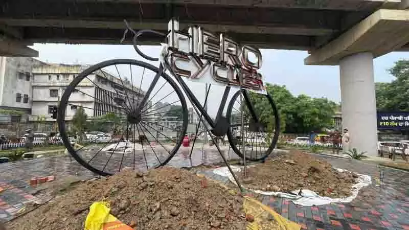 SAD नेता ने मेजर भूपिंदर सिंह की प्रतिमा की पुनर्स्थापना की मांग की SAD नेता ने मेजर भूपिंदर सिंह की प्रतिमा की पुनर्स्थापना की मांग की