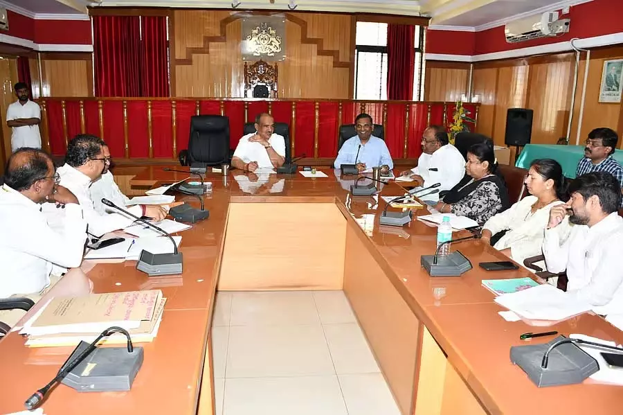 व्यवस्थित तरीके से मनाने के लिए कदम उठाएं: जिला कलेक्टर सी.एन. श्रीधर व्यवस्थित तरीके से मनाने के लिए कदम उठाएं: जिला कलेक्टर सी.एन. श्रीधर