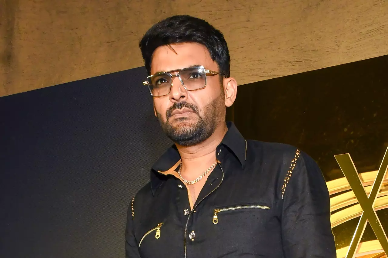 Kapil Sharma के कैफे के बाहर फिर गोलीबारी, बिश्नोई गैंग का दावा Kapil Sharma के कैफे के बाहर फिर गोलीबारी, बिश्नोई गैंग का दावा