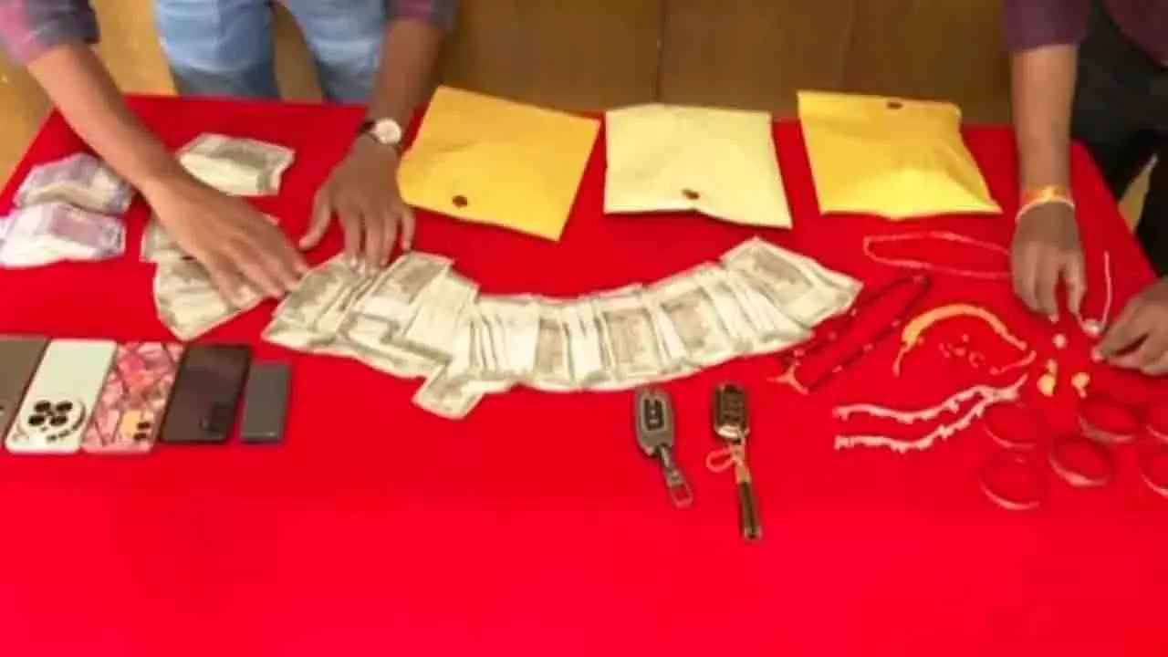 Bhubaneswar में 500 ग्राम से अधिक ब्राउन शुगर जब्त, 3 गिरफ्तार Bhubaneswar में 500 ग्राम से अधिक ब्राउन शुगर जब्त, 3 गिरफ्तार