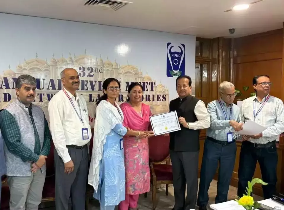 Hisar: वैज्ञानिकों के कार्य को बैठक में किया गया सम्मानित Hisar: वैज्ञानिकों के कार्य को बैठक में किया गया सम्मानित