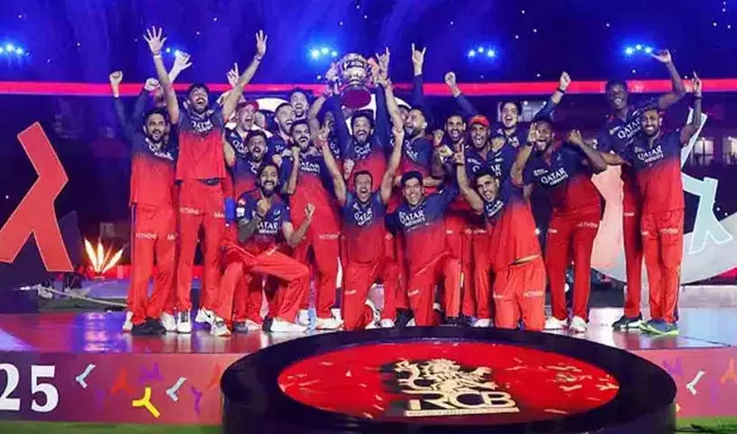 भगदड़ के साथ सब कुछ उल्टा हो गया है.. RCB फ्रेंचाइजी बिक्री के लिए..? भगदड़ के साथ सब कुछ उल्टा हो गया है.. RCB फ्रेंचाइजी बिक्री के लिए..?