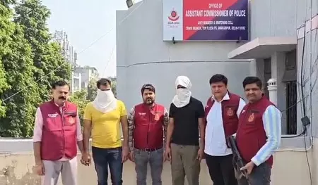 डुप्लीकेट टूथपेस्ट बनाने वाली फैक्ट्री का भंडाफोड़, दो आरोपी गिरफ्तार डुप्लीकेट टूथपेस्ट बनाने वाली फैक्ट्री का भंडाफोड़, दो आरोपी गिरफ्तार