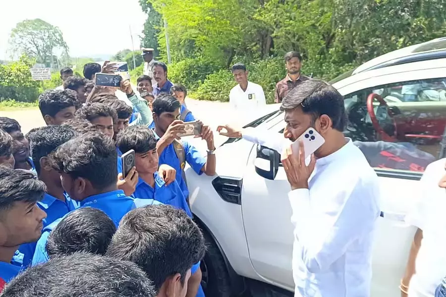 इंडस्ट्रियल ट्रेनिंग इंस्टीट्यूट की समस्या का जल्द समाधान करें: MLA Sharan Gowda इंडस्ट्रियल ट्रेनिंग इंस्टीट्यूट की समस्या का जल्द समाधान करें: MLA Sharan Gowda