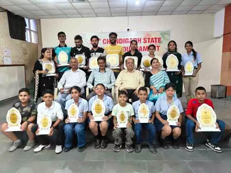 Chandigarh: ख़ुशी ने जीता कैरम खिताब Chandigarh: ख़ुशी ने जीता कैरम खिताब
