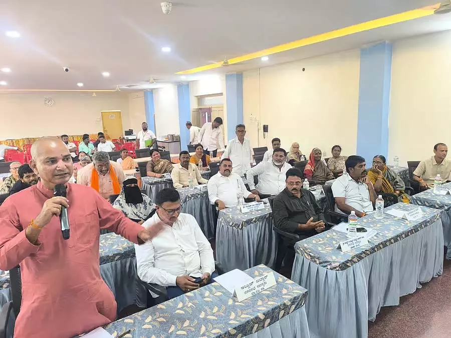 ₹20 करोड़ की ग्रांट से सड़कें बनाई जाएंगी: Janardhan Reddy ₹20 करोड़ की ग्रांट से सड़कें बनाई जाएंगी: Janardhan Reddy
