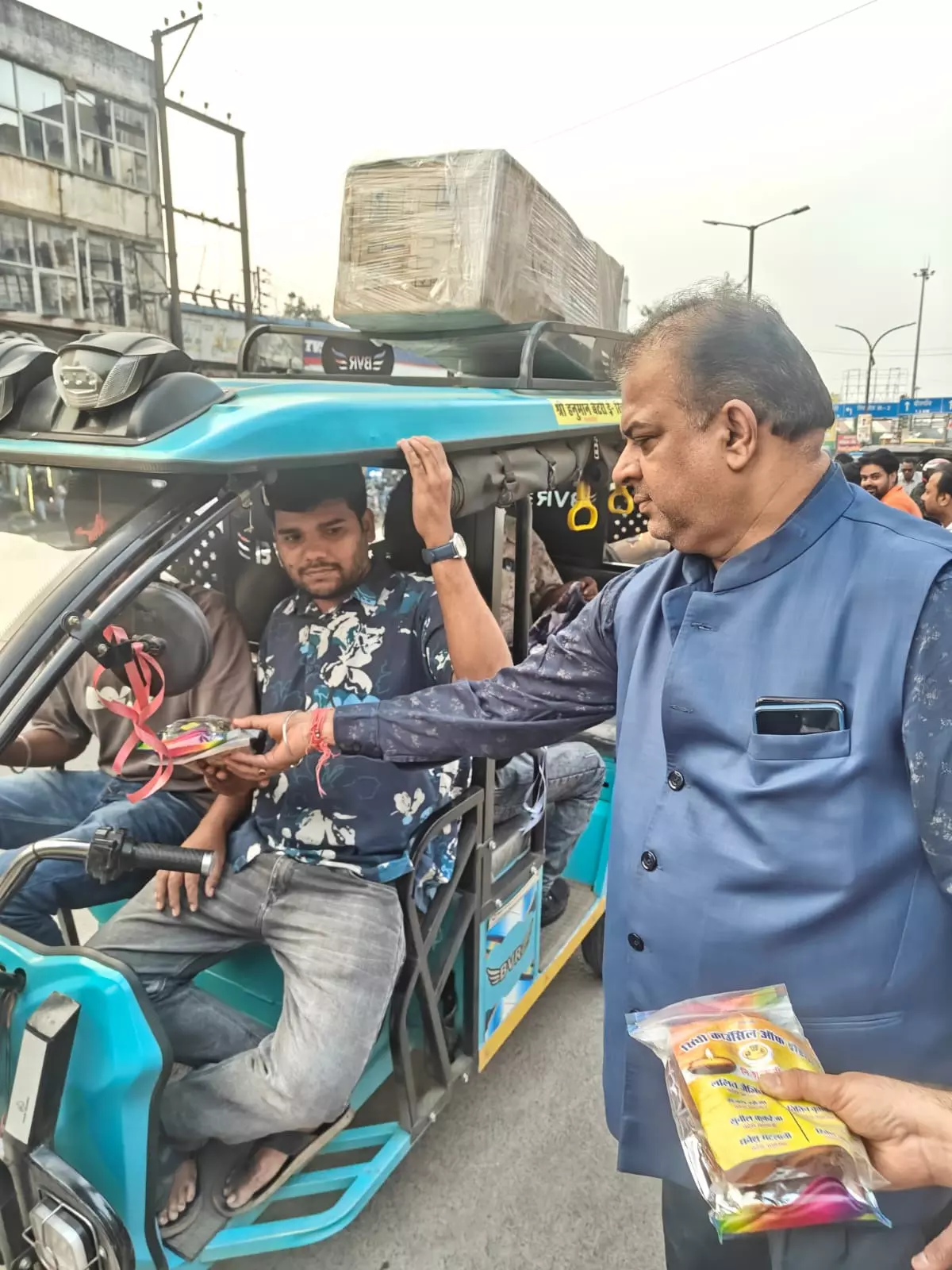 एक दीया श्रीराम के नाम फाफाडीह नाका पर निःशुल्क दीया और रंगोली वितरण एक दीया श्रीराम के नाम फाफाडीह नाका पर निःशुल्क दीया और रंगोली वितरण