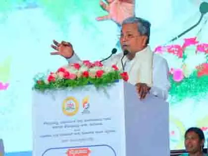 गूगल AI हब को लेकर सिद्धारमैया और आंध्र मंत्री आमने-सामने गूगल AI हब को लेकर सिद्धारमैया और आंध्र मंत्री आमने-सामने