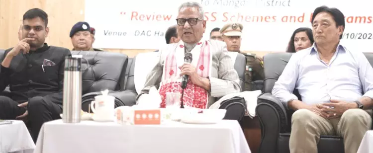 राज्यपाल ने विकासात्मक पहलों की प्रगति का आकलन करने के लिए मंगन जिले का दौरा किया राज्यपाल ने विकासात्मक पहलों की प्रगति का आकलन करने के लिए मंगन जिले का दौरा किया