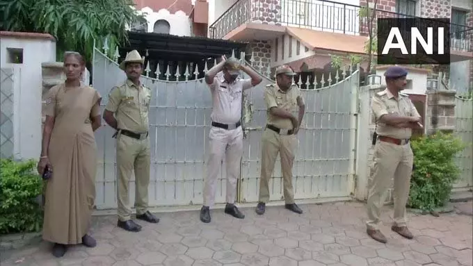 BJP नेता हर्षनंद गुट्टेदार के घर SIT ने की छानबीन BJP नेता हर्षनंद गुट्टेदार के घर SIT ने की छानबीन