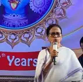CM बनर्जी ने भवानीपुर में बाहरी वोटरों के मुद्दे पर भाजपा को घेरा CM बनर्जी ने भवानीपुर में बाहरी वोटरों के मुद्दे पर भाजपा को घेरा