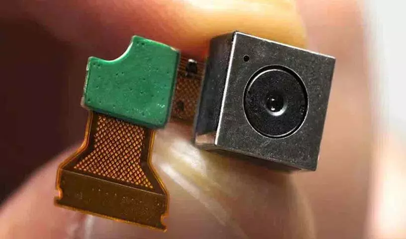 बाथरूम के बल्ब में गुप्त camera..दंपति चिंतित बाथरूम के बल्ब में गुप्त camera..दंपति चिंतित