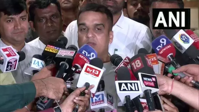 डिप्टी CM हर्ष संघवी ने कैबिनेट फेरबदल के बाद मंत्रियों को बधाई दी डिप्टी CM हर्ष संघवी ने कैबिनेट फेरबदल के बाद मंत्रियों को बधाई दी