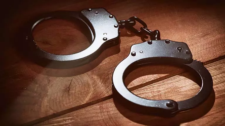 Kolkata में वैन उपकरण चोरी करने के आरोप में एक व्यक्ति गिरफ्तार Kolkata में वैन उपकरण चोरी करने के आरोप में एक व्यक्ति गिरफ्तार