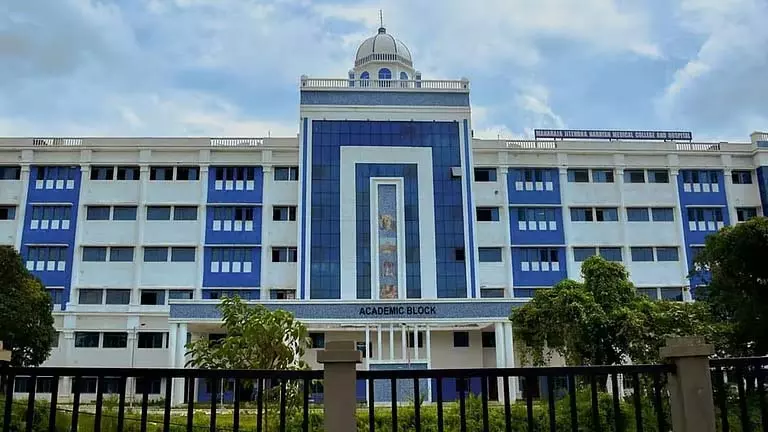 वरिष्ठ डॉक्टरों की धोखाधड़ी से कूचबिहार मेडिकल कॉलेज में संकट वरिष्ठ डॉक्टरों की धोखाधड़ी से कूचबिहार मेडिकल कॉलेज में संकट