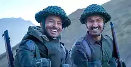 ‘120 बहादुर’ की शूटिंग के दौरान भावुक हुए निर्देशक ‘120 बहादुर’ की शूटिंग के दौरान भावुक हुए निर्देशक
