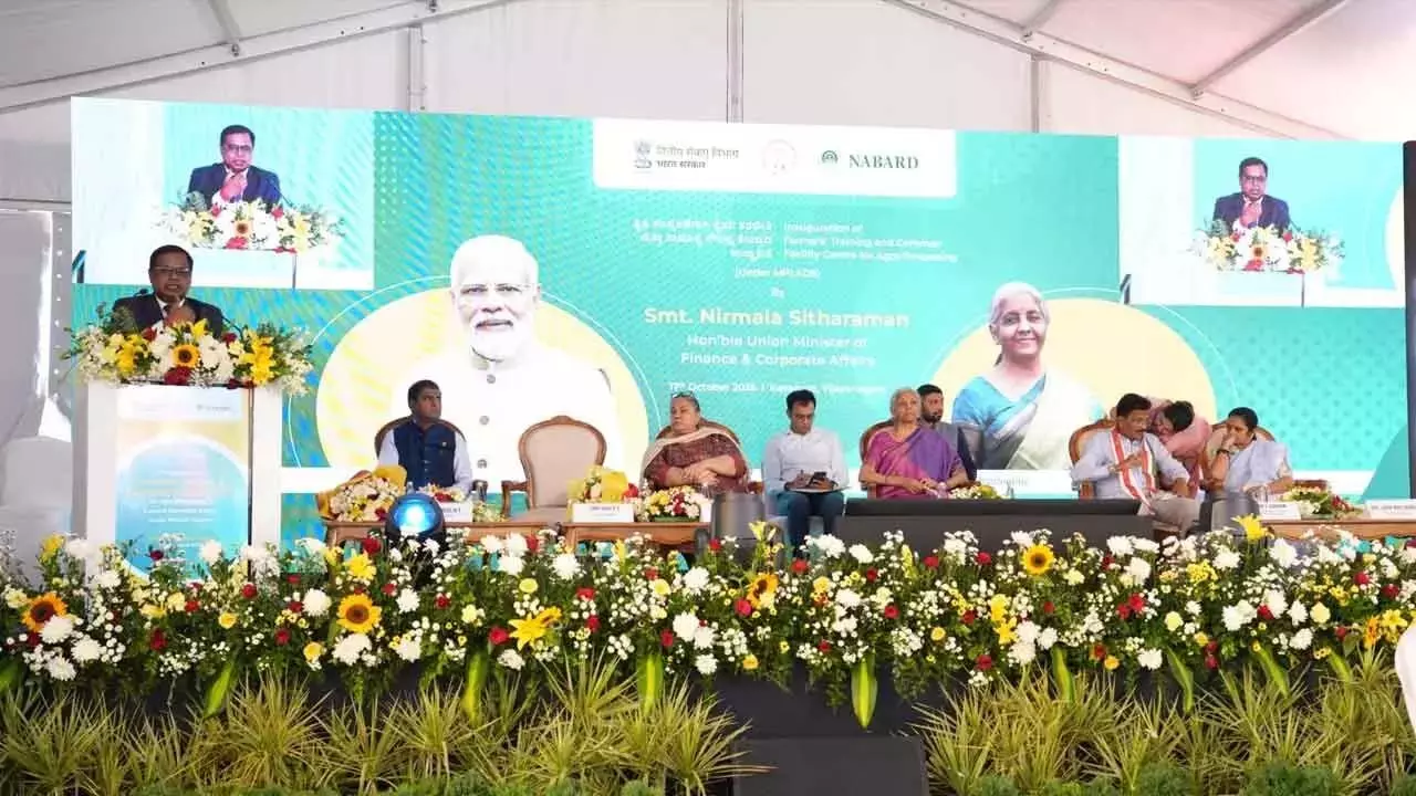 विजयनगर में किसानों के लिए चौथा FT-CFC केंद्र शुरू, निर्मला सीतारमण ने किया उद्घाटन विजयनगर में किसानों के लिए चौथा FT-CFC केंद्र शुरू, निर्मला सीतारमण ने किया उद्घाटन