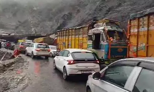 जम्मू-श्रीनगर राजमार्ग पर यातायात अव्यवस्था