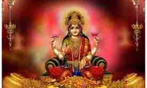Shukrawar Niyam: शुक्रवार को भूलकर भी न करें ये 5 गलतियां, मां लक्ष्मी हो जाती हैं नाराज, आती है आर्थिक तंगी