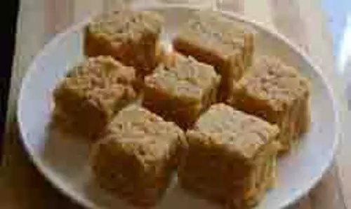 Diwali Special Milk Cake Recipe: दिवाली पर बनाएं बिलकुल हलवाई जैसी दानेदार मिल्ककेक Diwali Special Milk Cake Recipe: दिवाली पर बनाएं बिलकुल हलवाई जैसी दानेदार मिल्ककेक