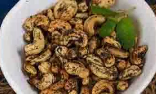 Roasted Kaju Chaat : इस दिवाली ड्राइ फ्रूट को दें नया ट्विस्ट! बनाएं चटपटी और हेल्दी रोस्टेड काजू चाट Roasted Kaju Chaat : इस दिवाली ड्राइ फ्रूट को दें नया ट्विस्ट! बनाएं चटपटी और हेल्दी रोस्टेड काजू चाट