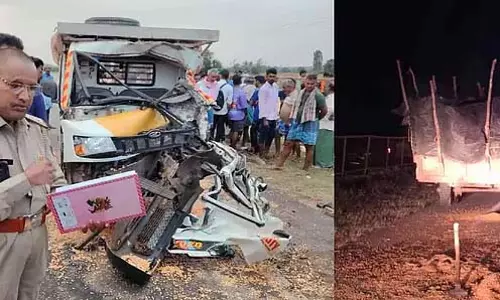 हावेरी में ट्रैक्टर ट्रेलर-टाटा ऐस गाड़ी की टक्कर: तीन की मौके पर ही मौत, 20 घायल हावेरी में ट्रैक्टर ट्रेलर-टाटा ऐस गाड़ी की टक्कर: तीन की मौके पर ही मौत, 20 घायल