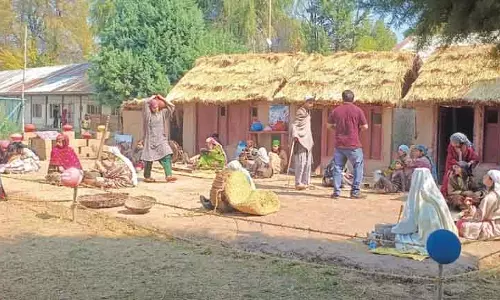 Kulgam में पुराने कश्मीर की जीवंत परंपराएं प्रदर्शित Kulgam में पुराने कश्मीर की जीवंत परंपराएं प्रदर्शित