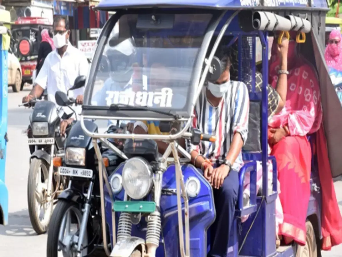 Reasi: इलेक्ट्रिक ऑटो गिरने से रियासी में छात्रों की चोटें
