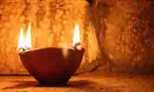 Narak Chaturdashi 2025: नरक चतुर्दशी पर यम दीप जलाते समय न करें ये गलतियां, जान लें नियम Narak Chaturdashi 2025: नरक चतुर्दशी पर यम दीप जलाते समय न करें ये गलतियां, जान लें नियम