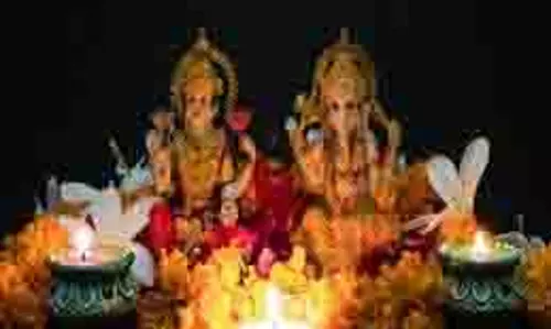 Diwali 2025: दिवाली की रात करें ये विशेष उपाय, मां लक्ष्मी होंगी प्रसन्न, घर आएगी सुख-समृद्धि