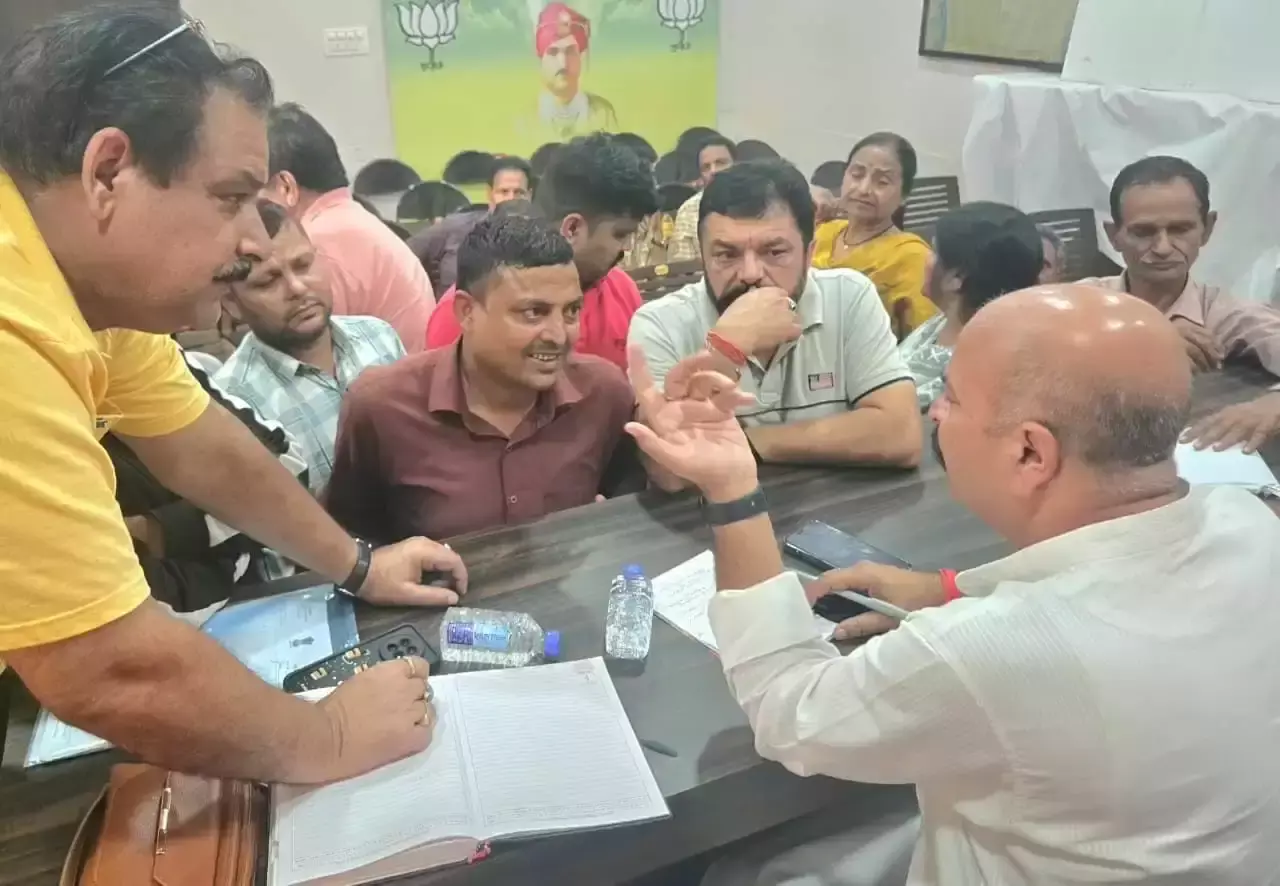 Jammu: जम्मू ईस्ट में विधायक की पहल, नागरिकों की समस्याओं को प्राथमिकता Jammu: जम्मू ईस्ट में विधायक की पहल, नागरिकों की समस्याओं को प्राथमिकता