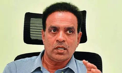 केम्पेगौड़ा एयरपोर्ट रोड पर भारी ट्रैफिक जाम: क्रिकेटर सुनील जोशी ने CM-DCM से सवाल किए