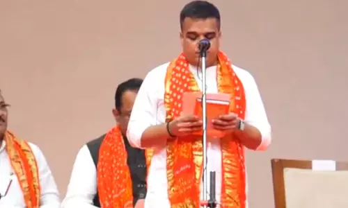 हर्ष सांघवी ने गुजरात के उपमुख्यमंत्री पद की शपथ ली हर्ष सांघवी ने गुजरात के उपमुख्यमंत्री पद की शपथ ली
