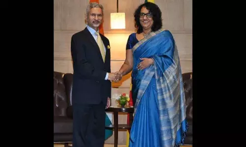 विदेश मंत्री जयशंकर ने श्रीलंकाई प्रधानमंत्री अमरसूर्या से मुलाकात की विदेश मंत्री जयशंकर ने श्रीलंकाई प्रधानमंत्री अमरसूर्या से मुलाकात की