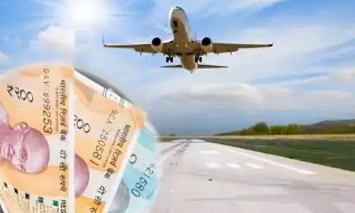 Lucknow: त्योहारों के दौरान फ्लाइट किराया बढ़ा, यात्रियों में नाराजगी Lucknow: त्योहारों के दौरान फ्लाइट किराया बढ़ा, यात्रियों में नाराजगी
