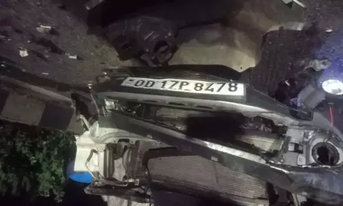 Odisha : बरगढ़ में कार एक्सीडेंट में तीन लोगों की मौत, दो घायल Odisha : बरगढ़ में कार एक्सीडेंट में तीन लोगों की मौत, दो घायल